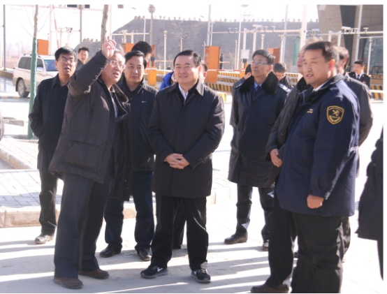 省委副書記、省長郝鵬視察青海曹家堡保稅物流中心